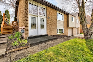 525 Newport Dr, Greensburg, PA 15601