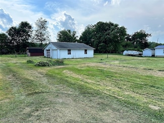 7930 Newport Rd SE, Uhrichsville, OH 44683