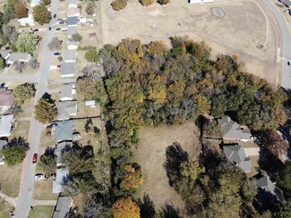 2 Creek Dr, Shawnee, OK 74801