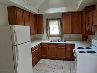 1208 Pulaski St, Lansing, MI 48910