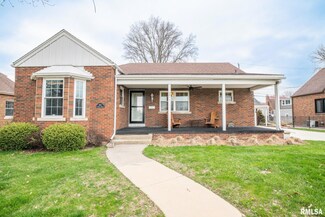 2611 W Manor Pkwy, Peoria, IL 61604
