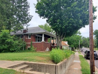 804 W Walnut St, Carbondale, IL 62901
