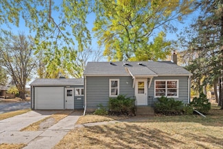 46 5th Ave NE, Hutchinson, MN 55350