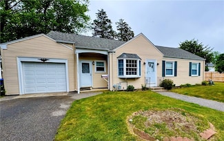 11 Winthrop St, Riverside, RI 02915