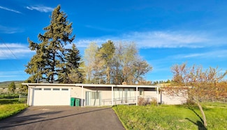 787 S Alameda Ave, Klamath Falls, OR 97603