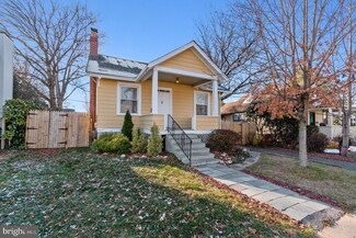 908 18th St S, Arlington, VA 22202