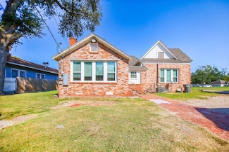 615 Raguet St, Lufkin, OK 74904