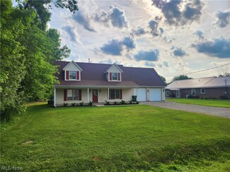 638 Oriole Dr, Roaming Shores, OH 44084
