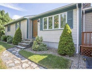 10 Kenneth Petty Dr, Assonet, MA 02702