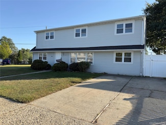 3156 Chelsea Ln, Levittown, NY 11756