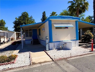 725 W Thornton Ave, Hemet, CA 92543