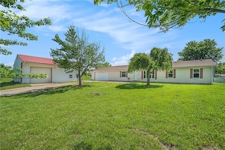 10390 Quail Hill Dr, Ozawkie, KS 66070