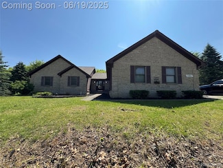 3163 Mystic Valley Dr, White Lake, MI 48383