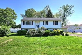 10 Circle Dr, Wallingford, CT 06492