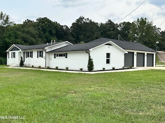 15 Sunset Acres Rd, Holly Springs, MS 38635