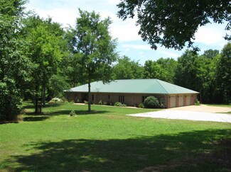 2005 Kendrick Rd, Michie, TN 38357