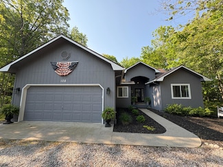 108 Bourbon St, Roscommon, MI 48653