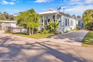 253 Sycamore St, Bay Saint Louis, MS 39520