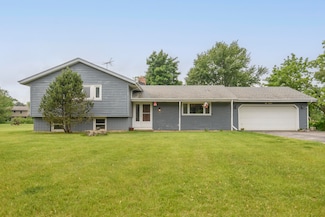 S56W29680 Roanoke Dr, Waukesha, WI 53189