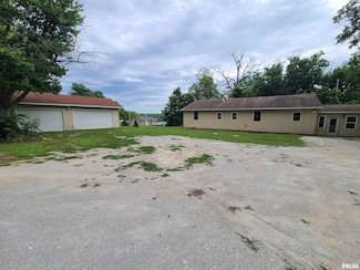 3604 Nobis Dr, Davenport, IA 52802