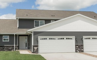 3806 English Glen Ave, Marion, IA 52302