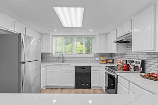 13702 Towne Way Dr, Sugar Land, TX 77498