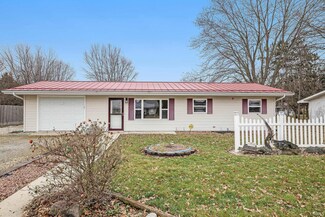 19094 Oak St, New Paris, IN 46553