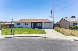 10767 Beverly Dr, Hanford, CA 93230