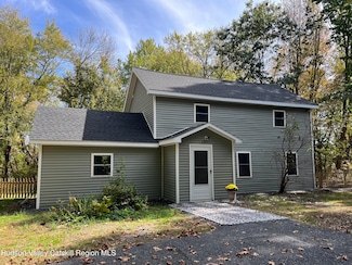 68 Orinsekwa Rd, Valatie, NY 12184