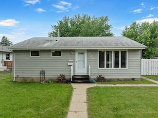 224 19th St SE, Minot, ND 58701