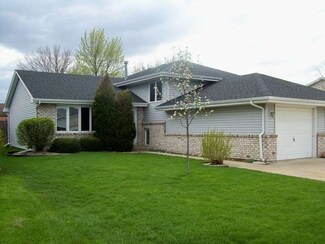 551 W Oak St, Coal City, IL 60416