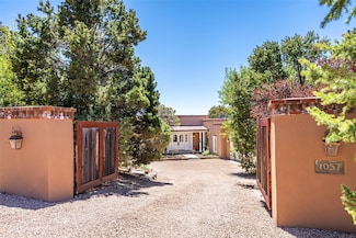 1057 Sierra Del Norte, Santa Fe, NM 87501