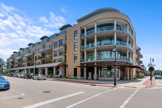 215 E Pleasant St Unit 208, Oconomowoc, WI 53066