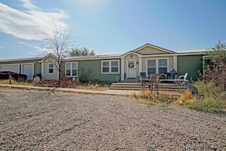 570 Meadowlake Rd, Los Lunas, NM 87031