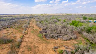 1580 Corgey Rd, Pleasanton, TX 78064