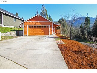 94 Wetleau Dr, Lowell, OR 97452
