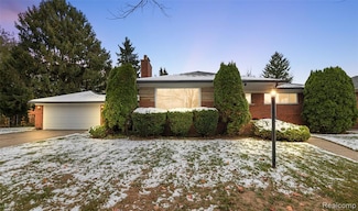 17766 Veronica Ave, Eastpointe, MI 48021