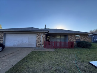 441 NW Wintercrest Rd, Burleson, TX 76028