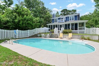 132 Drake Rd, Hampstead, NC 28443