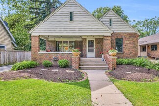 711 S Lynn St, Champaign, IL 61820
