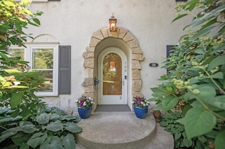 129 W 50th St, Minneapolis, MN 55419