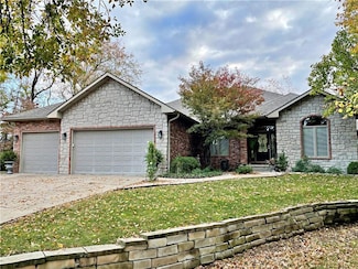 907 Tanglewoods Ln, Pittsburg, KS 66762