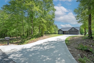 713 Bradley Dill Rd, Campobello, SC 29322