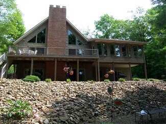 1418 Lake Vue Dr, Roaming Shores, OH 44085