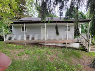 14 Blydenburg Ave, Smithtown, NY 11787
