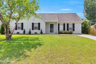 325 Foxhall Rd, Newport, NC 28570
