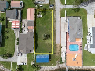 1917 Avenue A, San Leon, TX 77539