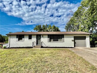 1204 NE 69th Terrace, Kansas City, MO 64118