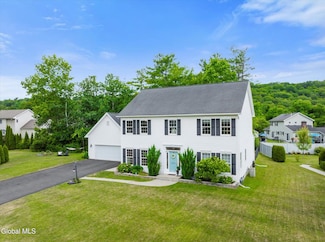 14 Maplecrest Dr, Ravena, NY 12143