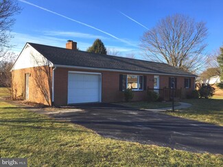 17817 Garden Spot Dr, Hagerstown, MD 21740